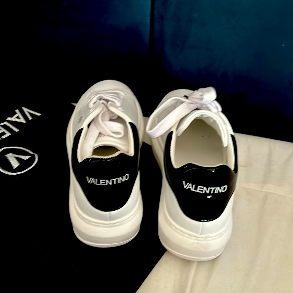 Brand New Never Worn Valentino sneakers🔥🔥🔥
